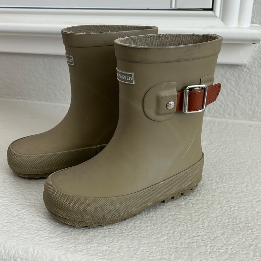 Urban Pines Co Rain Boots. Toddler 6